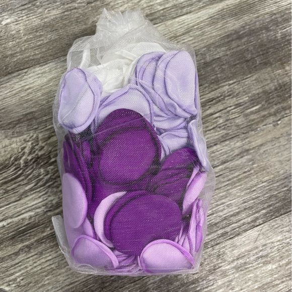 Fake Flower Petals - Picture 1 of 1
